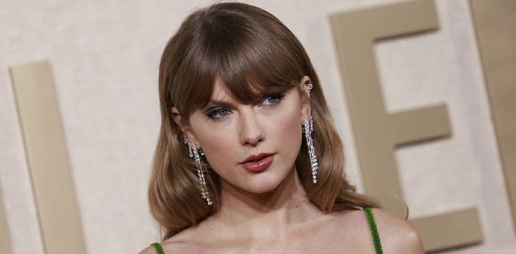 Taylor Swift surprises fans