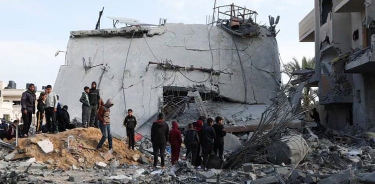 Israel bombards Gaza, with biggest functioning hospital under siege