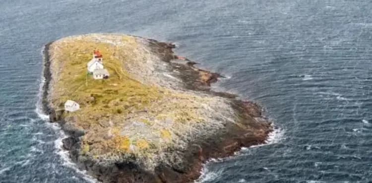 ‘Sociable’ couple buys world’s ‘loneliest’ house