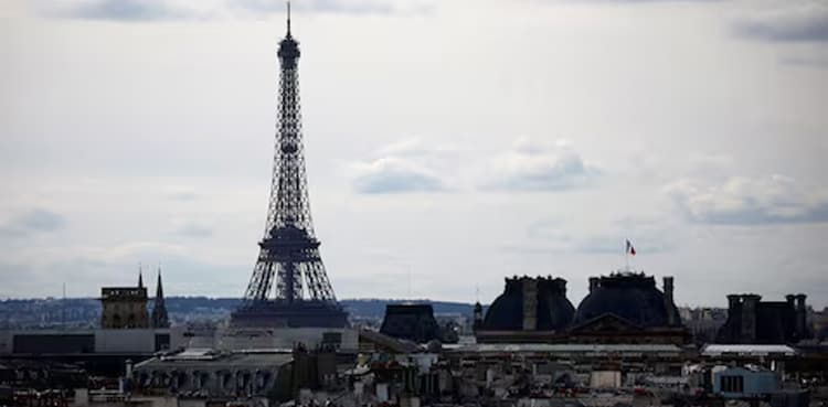 French police foil Paris bomb attack outside US bank