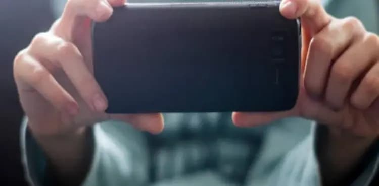 Accidental selfie of thief solves death mystery