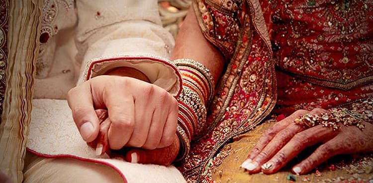 Karachi girl marries rickshaw driver; family alleges abduction