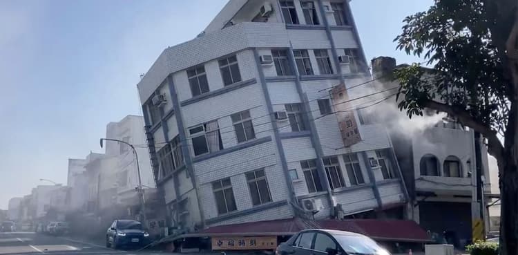 Taiwan hit by strongest quake in 25 years