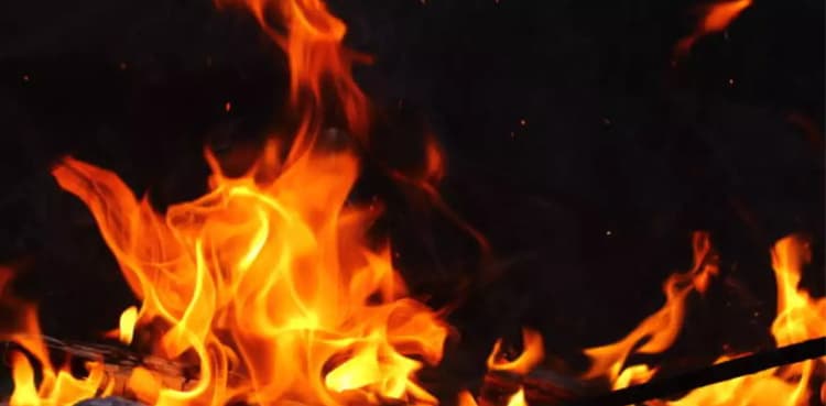 US experts hired to assess raging fire at Karachi's Korangi