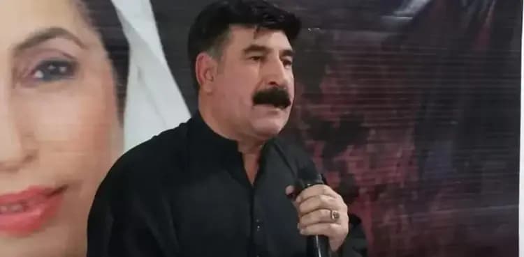 PPP candidate Akhunzada Chattan escapes blast in Bajaur