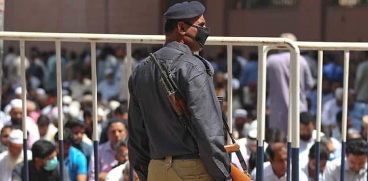 Businessman accuses 'Sindh police' of robbery worth millions in Karachi