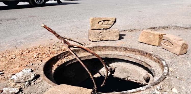 WATCH: Woman falls into open manhole in Karachi