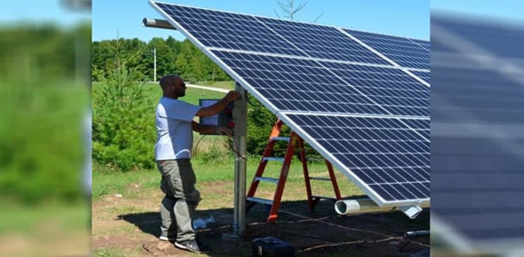 Man turns to solar panels for mobile-charging business