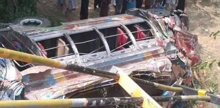 Jacobabad: Passenger coach falls in ditch, leaves five dead