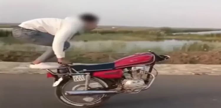 Motorcycle stunt sparks outrage in Egypt