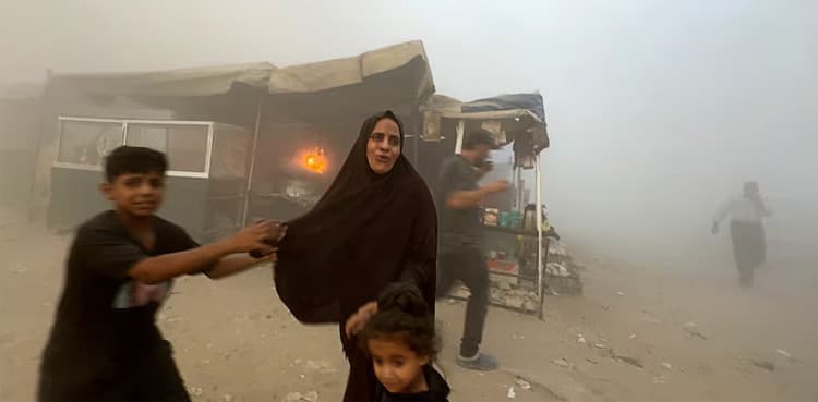 Israeli strikes kill 29 people in Gaza, thousands trapped