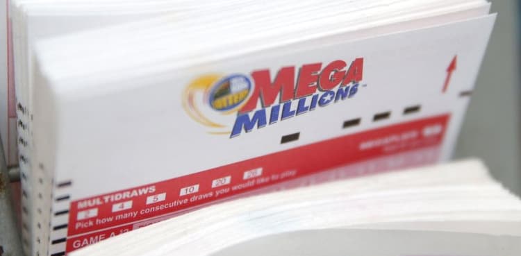 Couple salvages $200K lottery ticket from trash