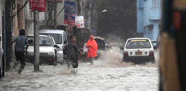 Downpour turns weather pleasant in Rawalpindi, Islamabad