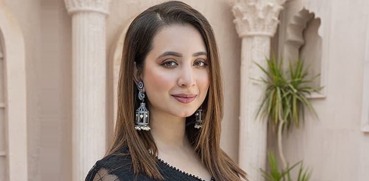 Komal Aziz opens up about quitting Pakistan showbiz industry  