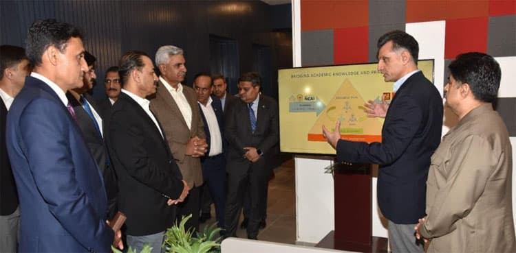Army chief briefed on operational preparedness during his Karachi visit