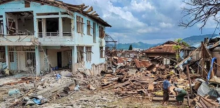 Myanmar junta bombs opposition-held town hours after talks offer