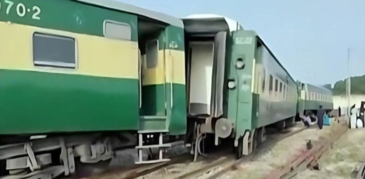 Train operations suspended as Sir Syed Express derails near Rohri