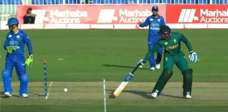 WATCH: Gulbadin Naib stuns Phehlukwayo with dramatic run-out