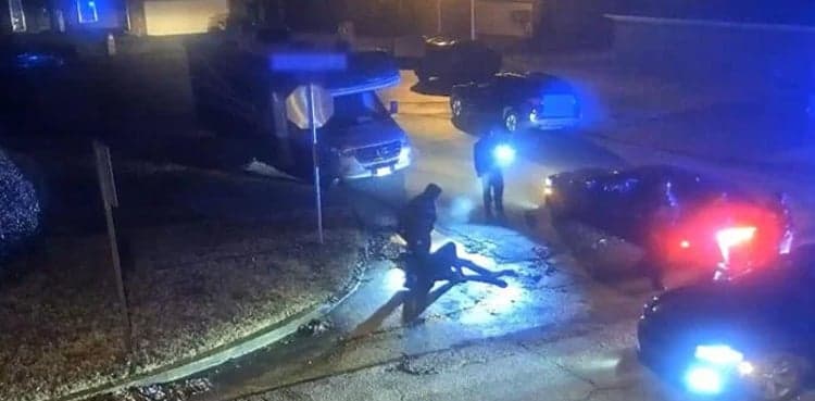Dacoits in 'police uniform' rob foreigners in Karachi