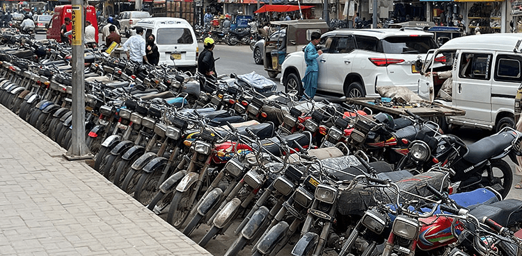 Double parking banned in Karachi