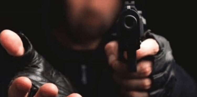 VIDEO: CCTV captures 45 seconds robbery in Karachi