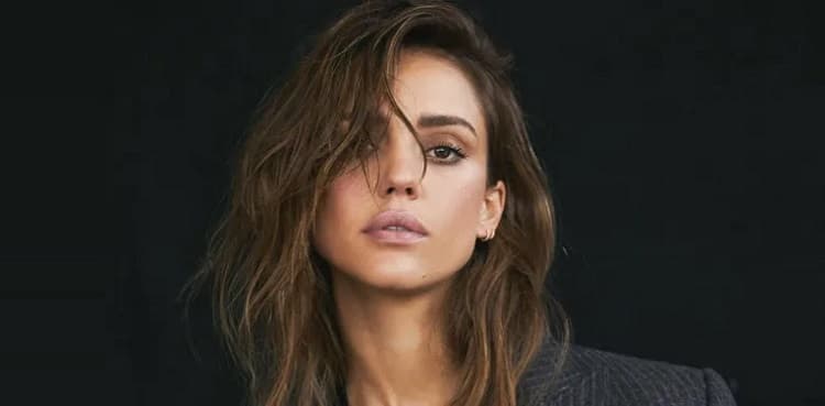 Jessica Alba's mystery man turns out to be Marvel star