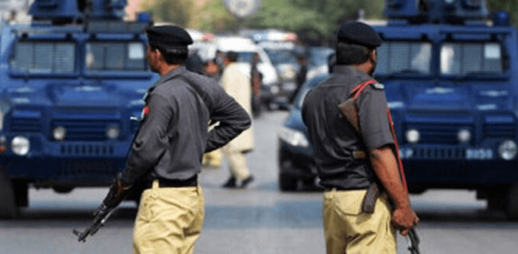 Key Lyari gang war operative arrested in Karachi