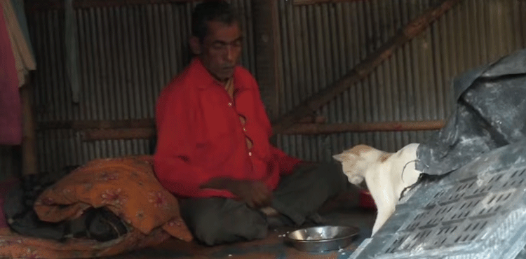 Fruit seller announces Rs10,000 reward for missing cat