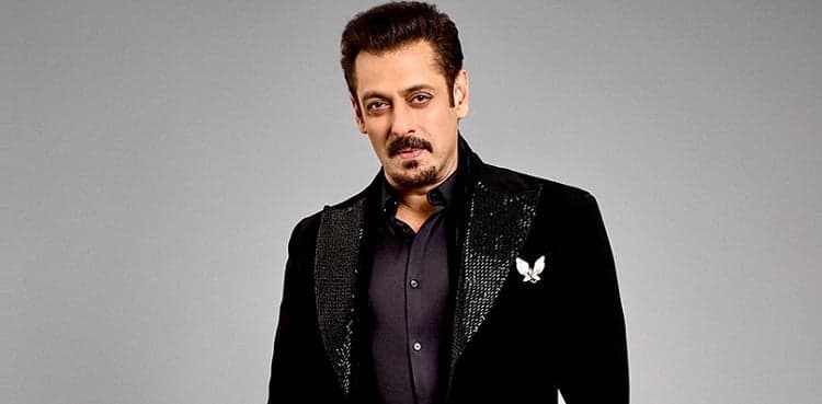 Forget Valentines; Salman Khan celebrates 'familitines' day