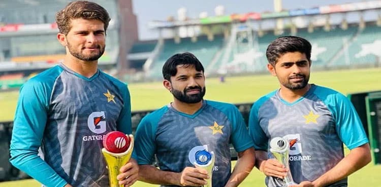 Former cricketer suggests sidelining senior players