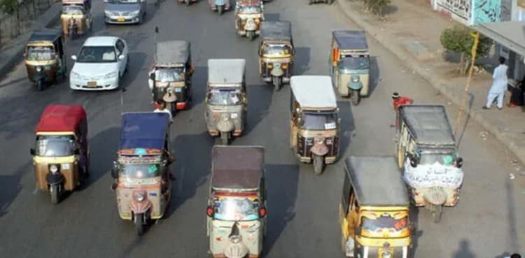 Over 300 Qingqi rickshaws seized as crackdown intensifies in Karachi