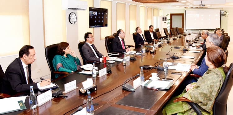 IMF demands Pakistan to raise Rs430 billion in new taxes