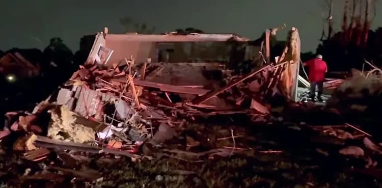 Severe storms kill at least 21 in Kentucky and Missouri