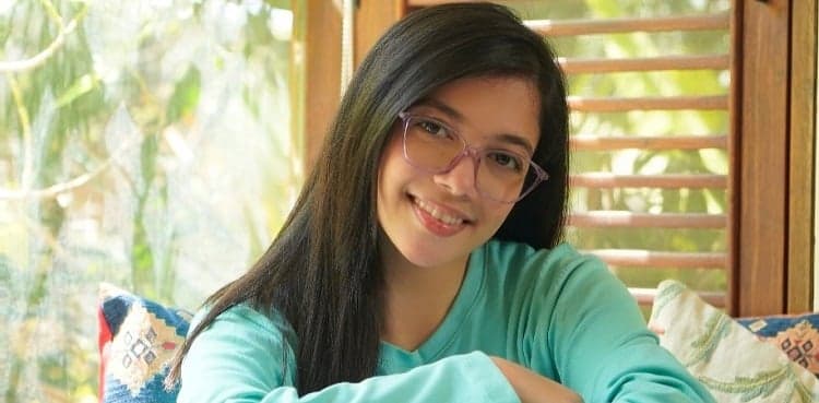 ‘Parwarish’ star Reham Rafiq wins social media with her soulful voice