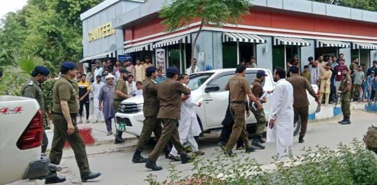 MS DHQ Hospital, CEO Health arrested after deaths of 20 children in Pakpattan