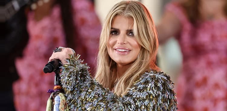 Jessica Simpson is 'ready' to date again after Eric Johnson split