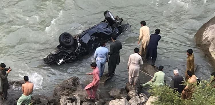 Woman among six dead as tourist vehicle plunges into Neelum River