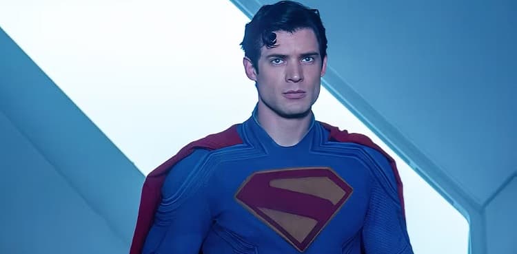 'Superman' returns to screens with 'kindness, flying dogs and space battles'
