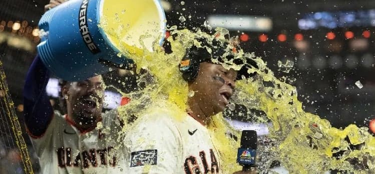 Rafael Devers sparks San Francisco Giants' rout of Chicago Cubs