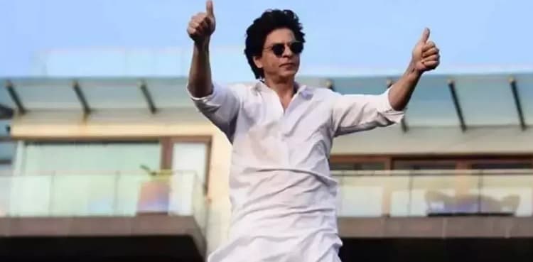 Real-life fan? Man disguises as delivery boy to enter Shah Rukh Khans Mannat