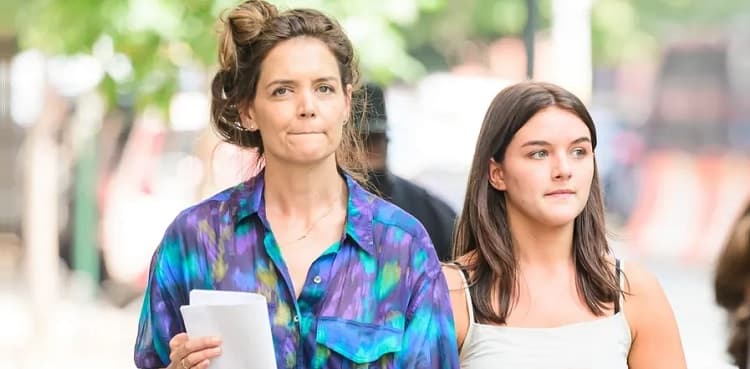 Suri Tom Cruise is twin of mom Katie Holmes in rare outing