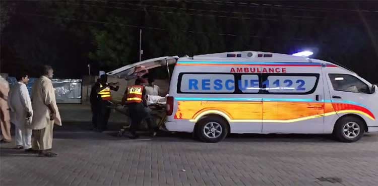 Tragedy near MAO College Lahore: Four killed as truck flips onto rickshaw