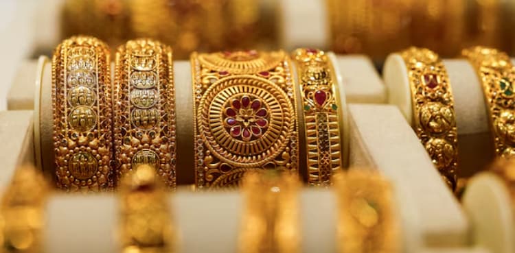 Gold prices record sharp decline in Pakistan — June 10, 2026