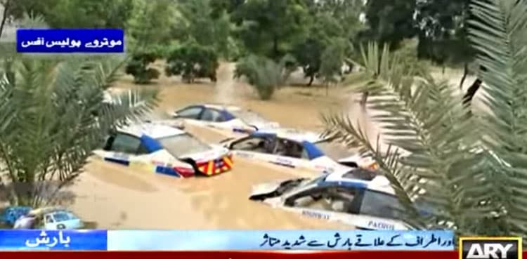 Flooding hits M-9 Motorway office in Karachi, vehicles submerged