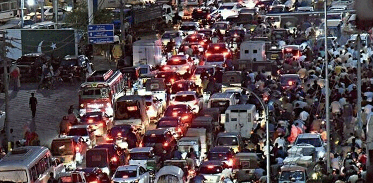 Karachi witnesses traffic chaos as main arteries closed after heavy rains