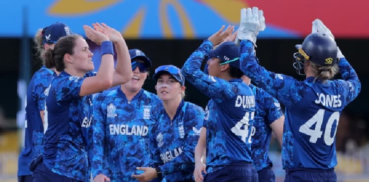 England skittle sorry South Africa for 69 at Women's World Cup