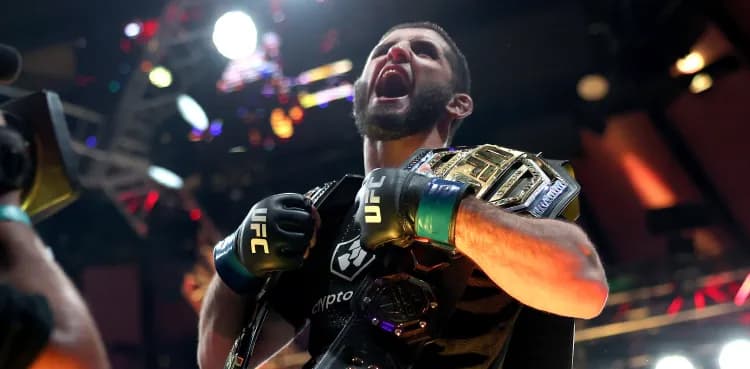 Dominant Makhachev claims UFC welterweight belt