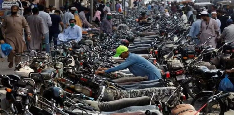 E-Challan action finalised against illegal parking vehicles in Karachi
