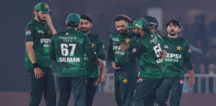 Pakistan beat Sri Lanka to clinch tri-nation series