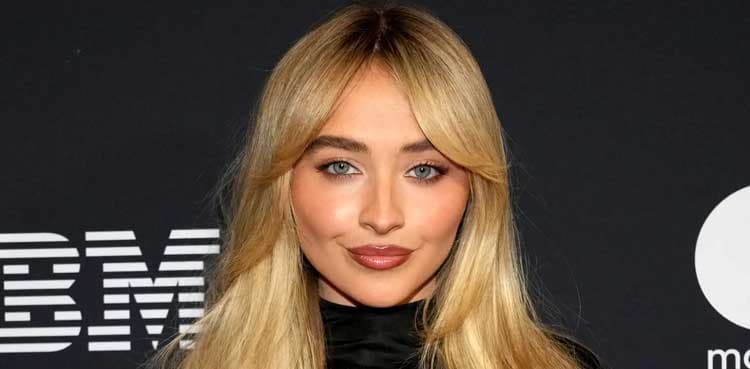 Sabrina Carpenter dazzles in Barbie-inspired look at New York concert